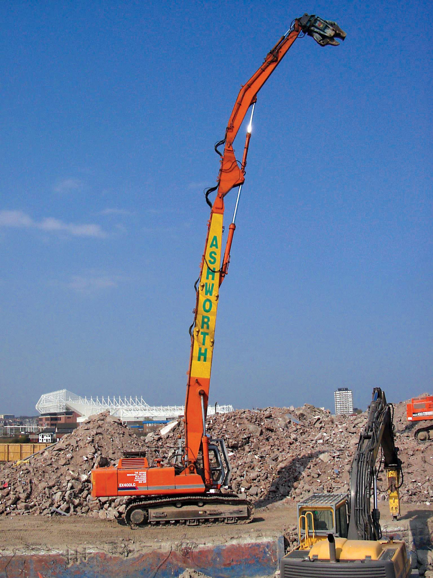 High reach excavator at full stretch